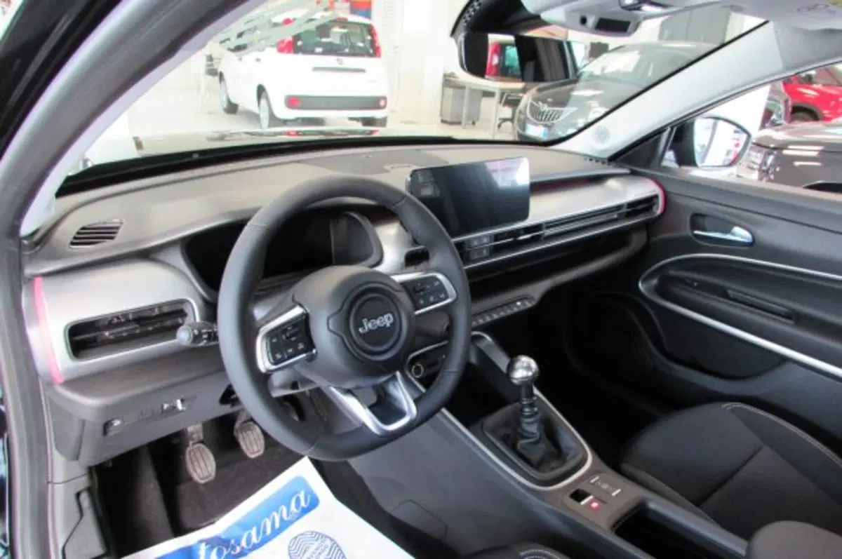 Jeep Avenger nuova a Milano (7)