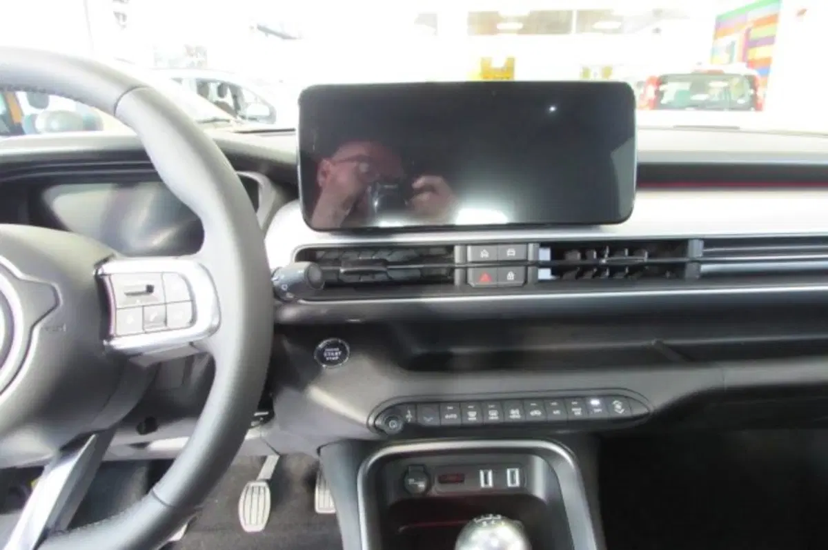 Jeep Avenger nuova a Milano (8)