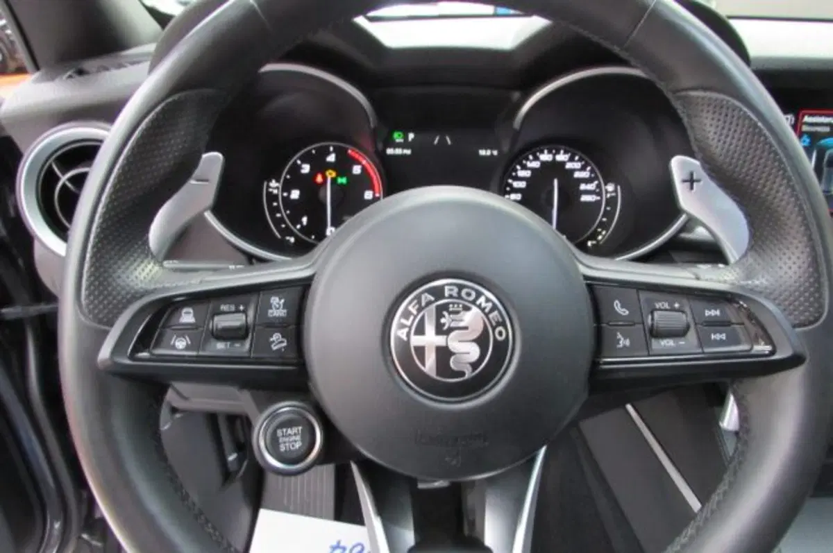 Alfa Romeo Stelvio usata a Milano (12)