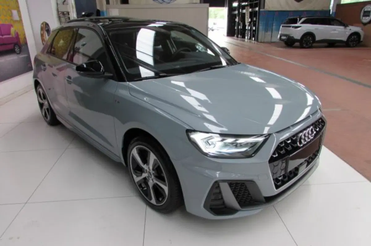 Audi A1 Sportback nuova a Milano (3)