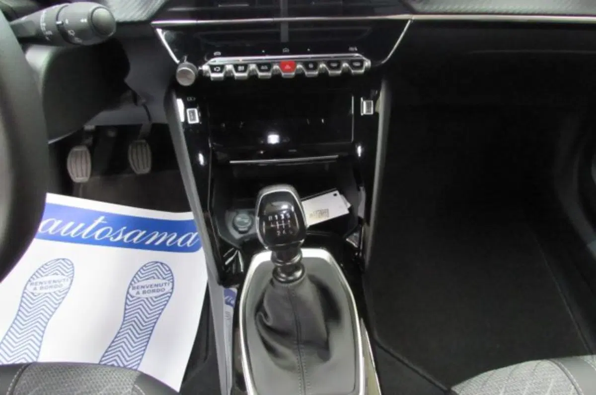 Peugeot 2008 nuova a Milano (11)