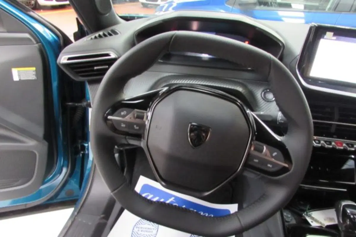 Peugeot 2008 nuova a Milano (12)