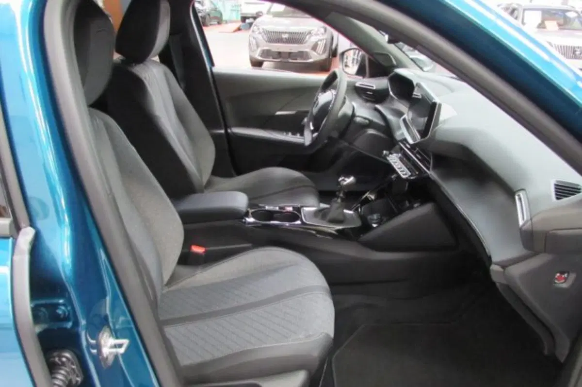 Peugeot 2008 nuova a Milano (16)