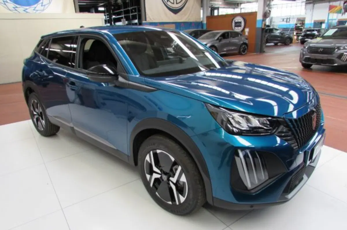 Peugeot 2008 nuova a Milano (3)