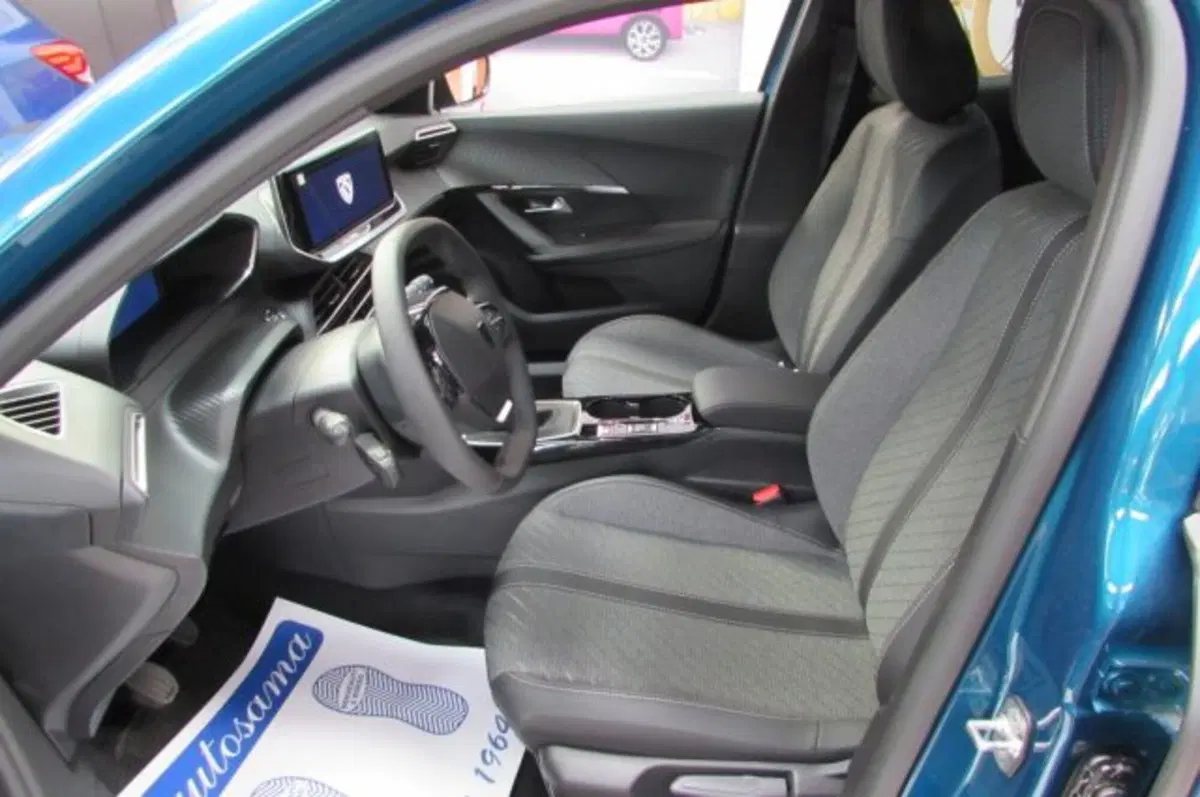 Peugeot 2008 nuova a Milano (7)