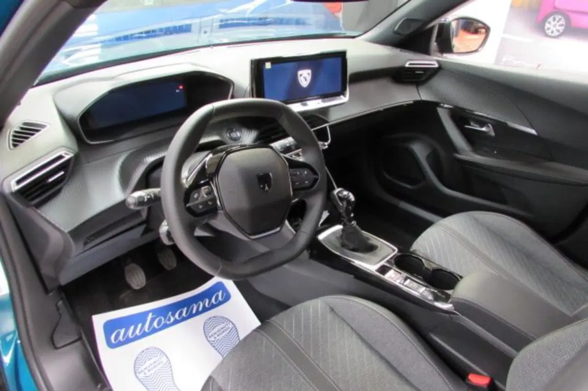 Peugeot 2008 nuova a Milano (8)
