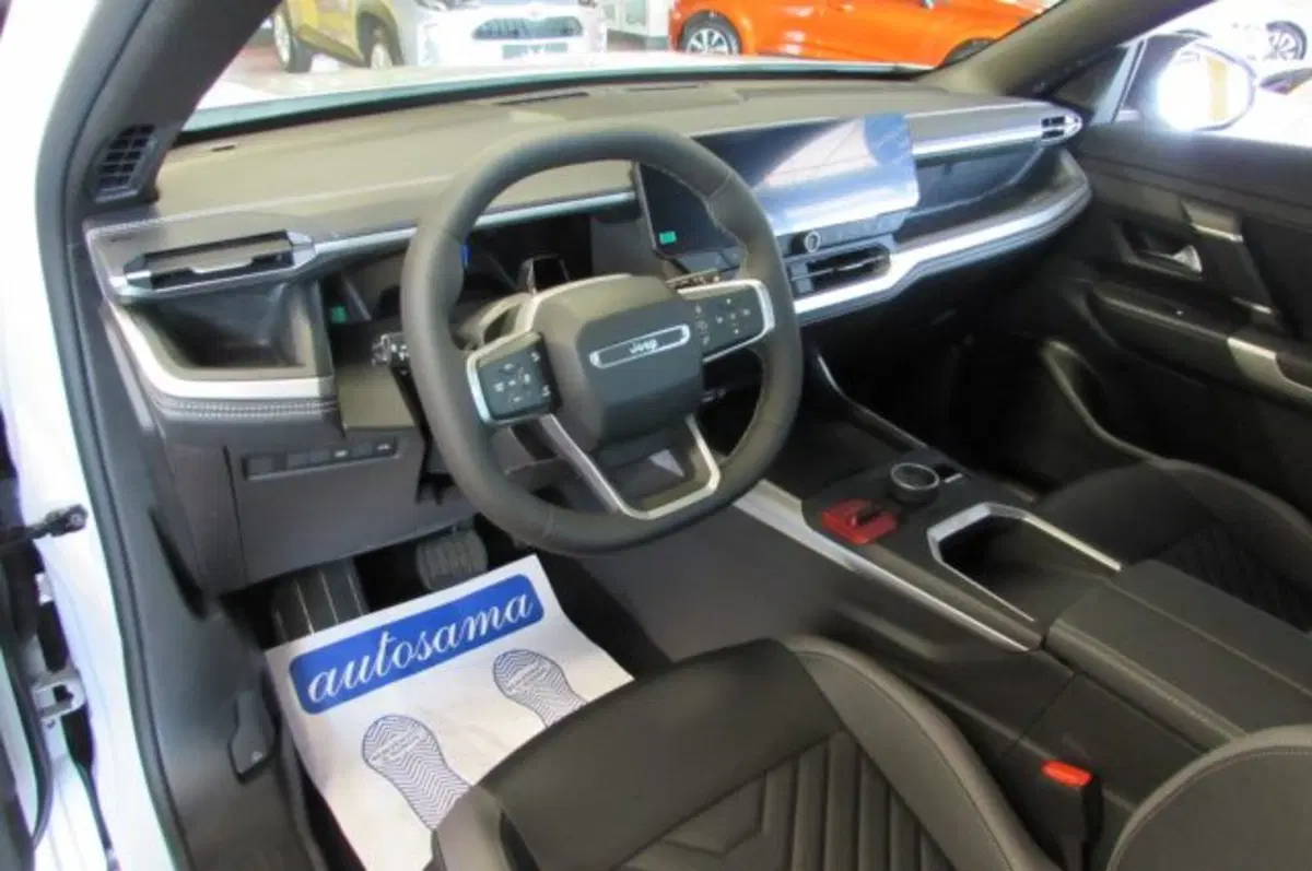 Jeep Compass nuova a Milano (8)