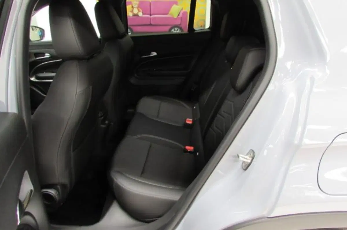 Jeep Avenger nuova a Milano (13)