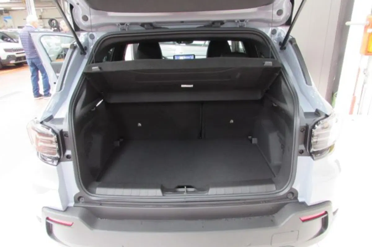 Jeep Avenger nuova a Milano (14)