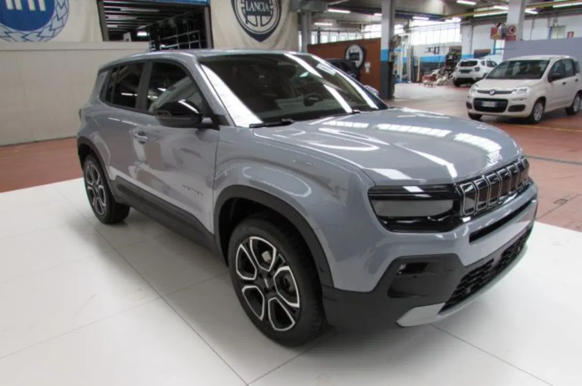 Jeep Avenger nuova a Milano (2)