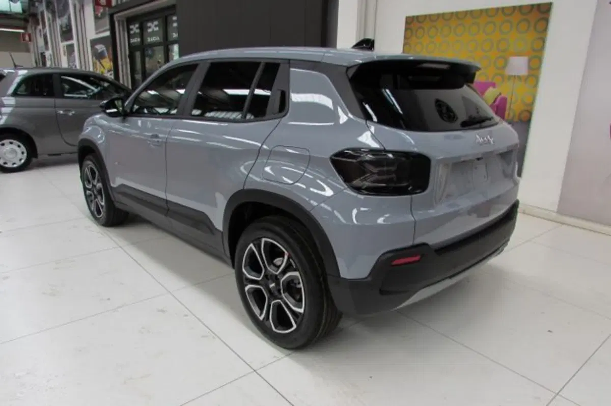 Jeep Avenger nuova a Milano (3)