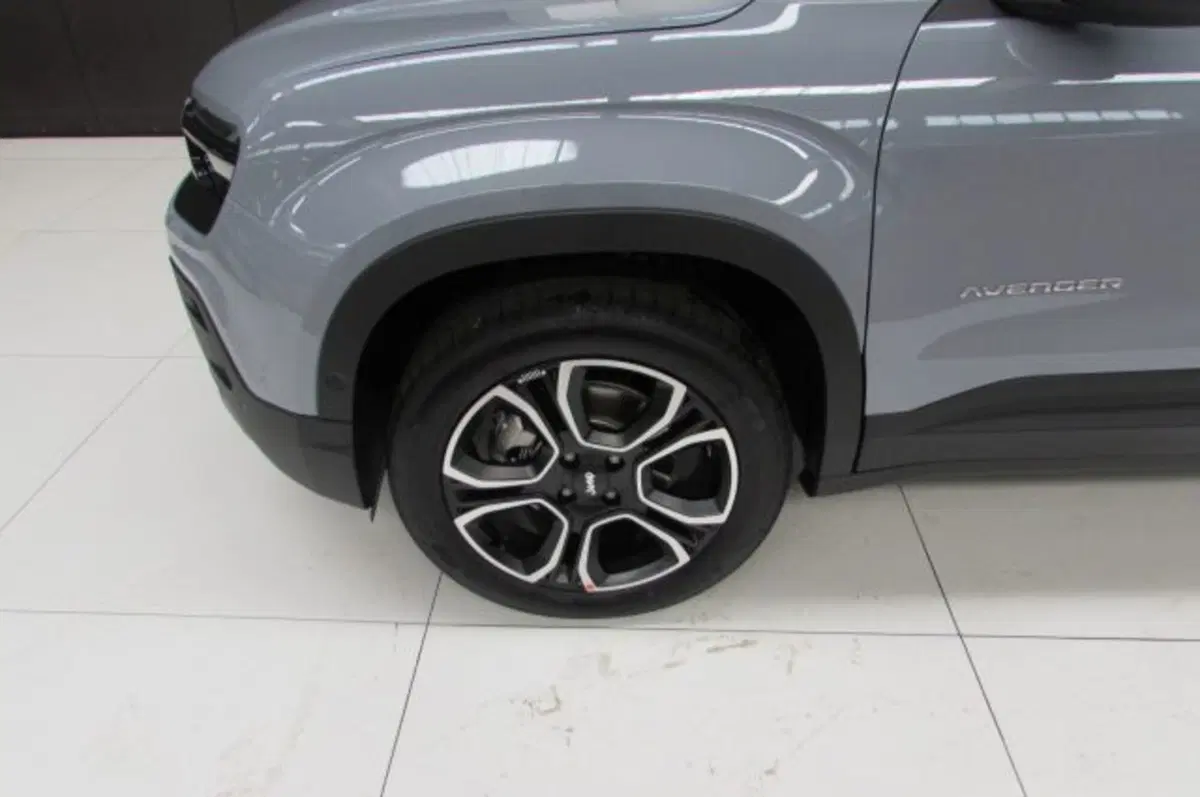 Jeep Avenger nuova a Milano (5)