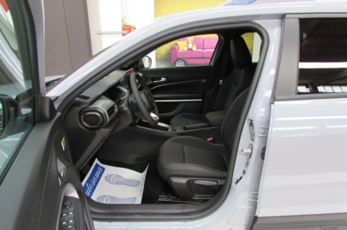 Jeep Avenger nuova a Milano (6)
