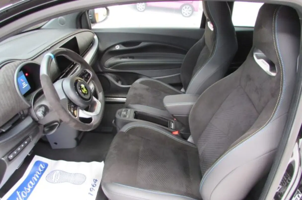 Abarth 500e Cabrio usata a Milano (7)
