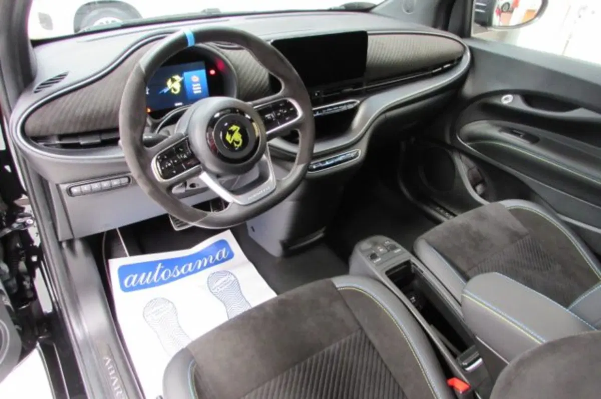 Abarth 500e Cabrio usata a Milano (8)