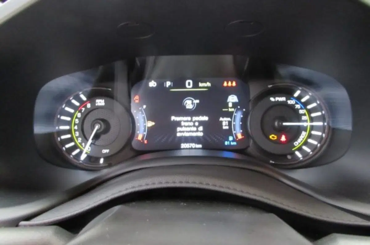 Jeep Renegade usata a Milano (13)