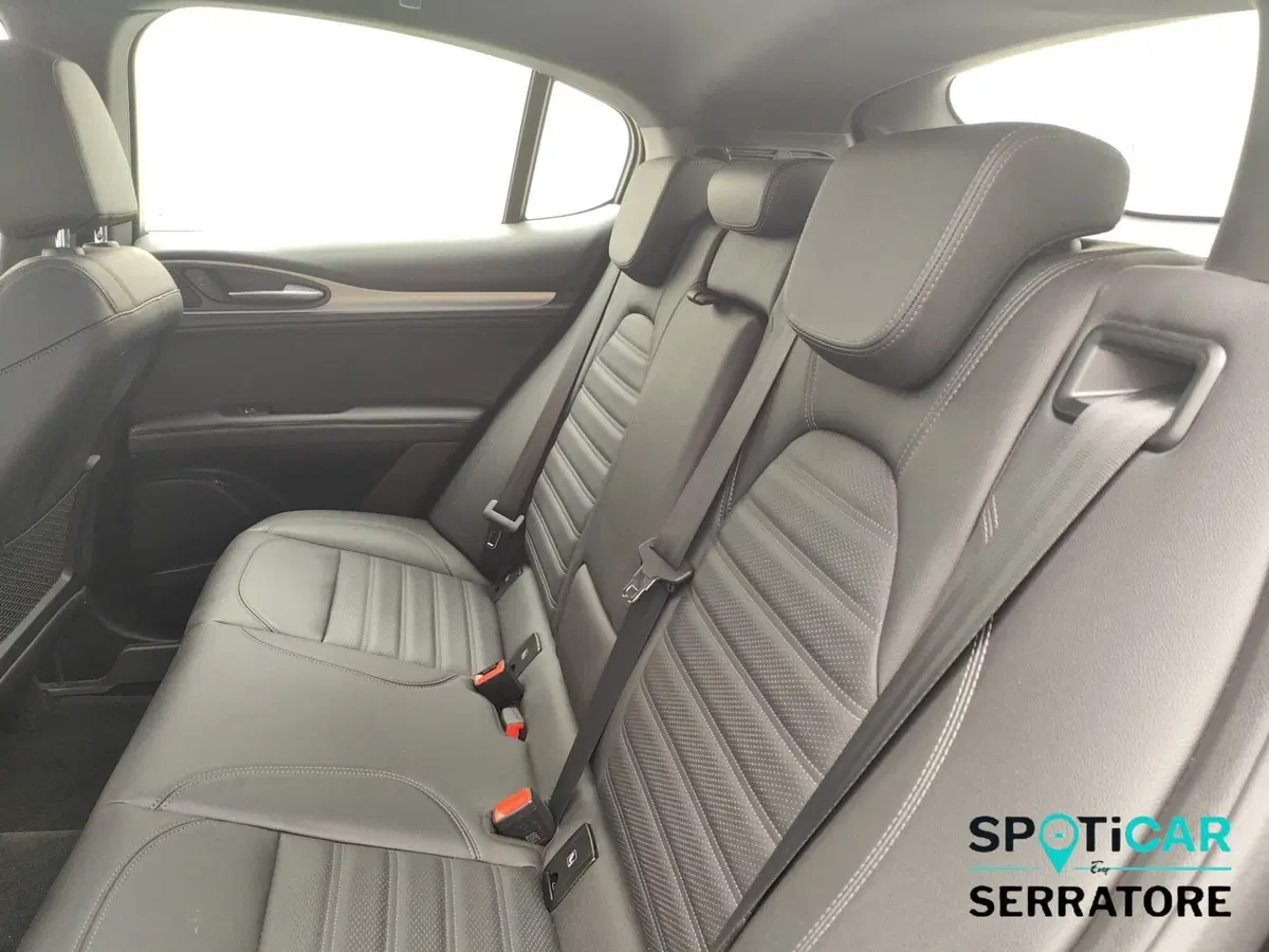 Alfa Romeo Stelvio usata a Como (13)