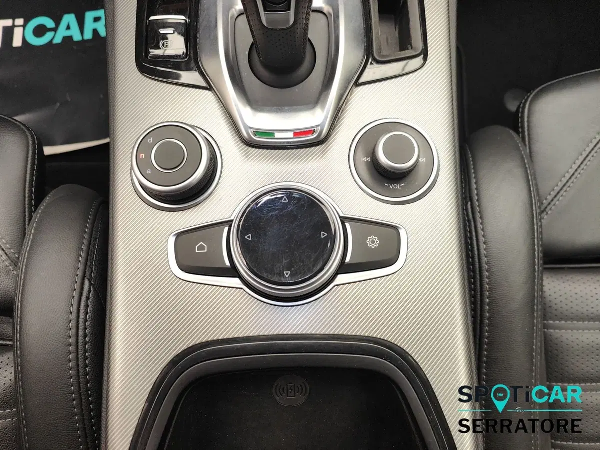Alfa Romeo Stelvio usata a Como (16)