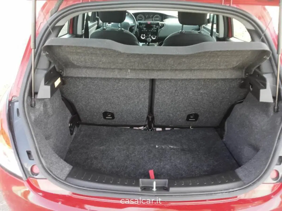 Lancia Ypsilon usata a Salerno (10)