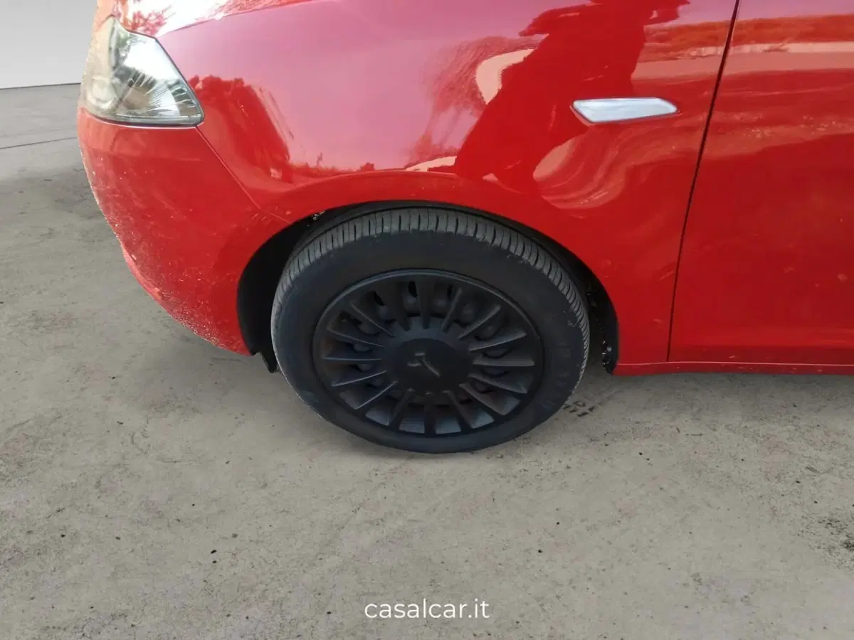 Lancia Ypsilon usata a Salerno (17)