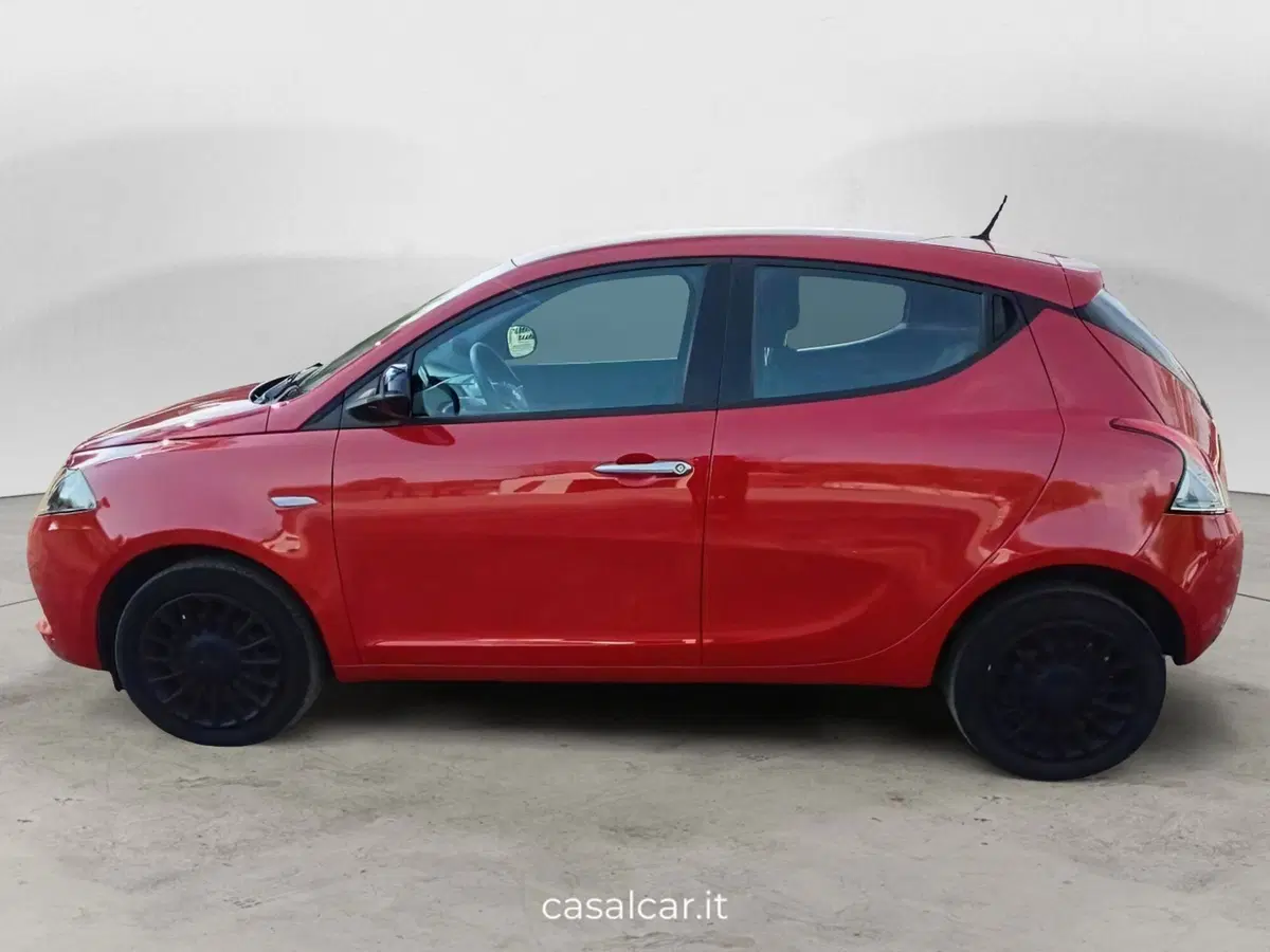 Lancia Ypsilon usata a Salerno (3)