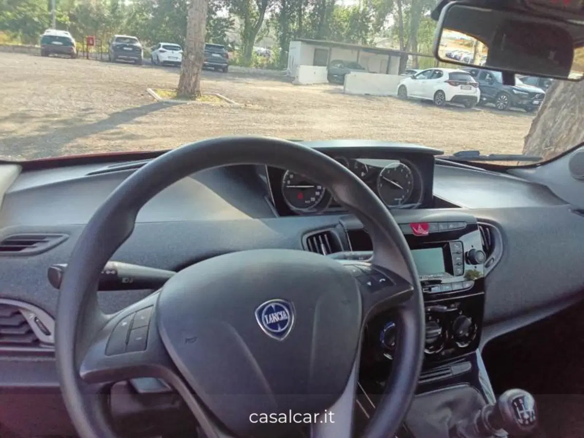 Lancia Ypsilon usata a Salerno (8)