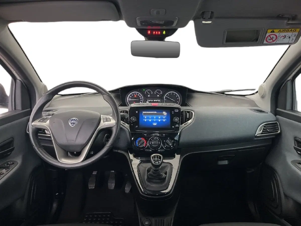 Lancia Ypsilon usata a Torino (11)