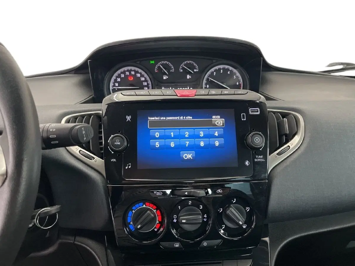 Lancia Ypsilon usata a Torino (14)