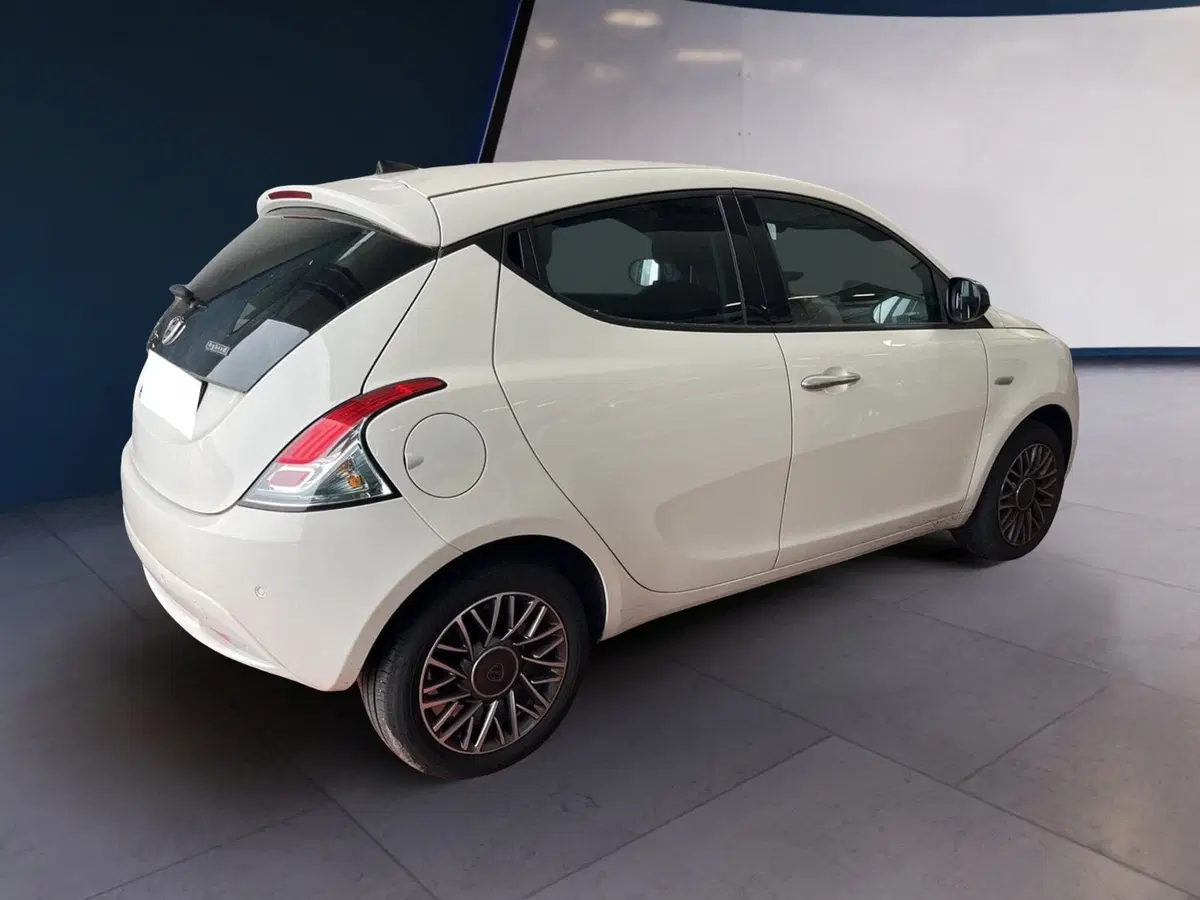 Lancia Ypsilon usata a Torino (6)