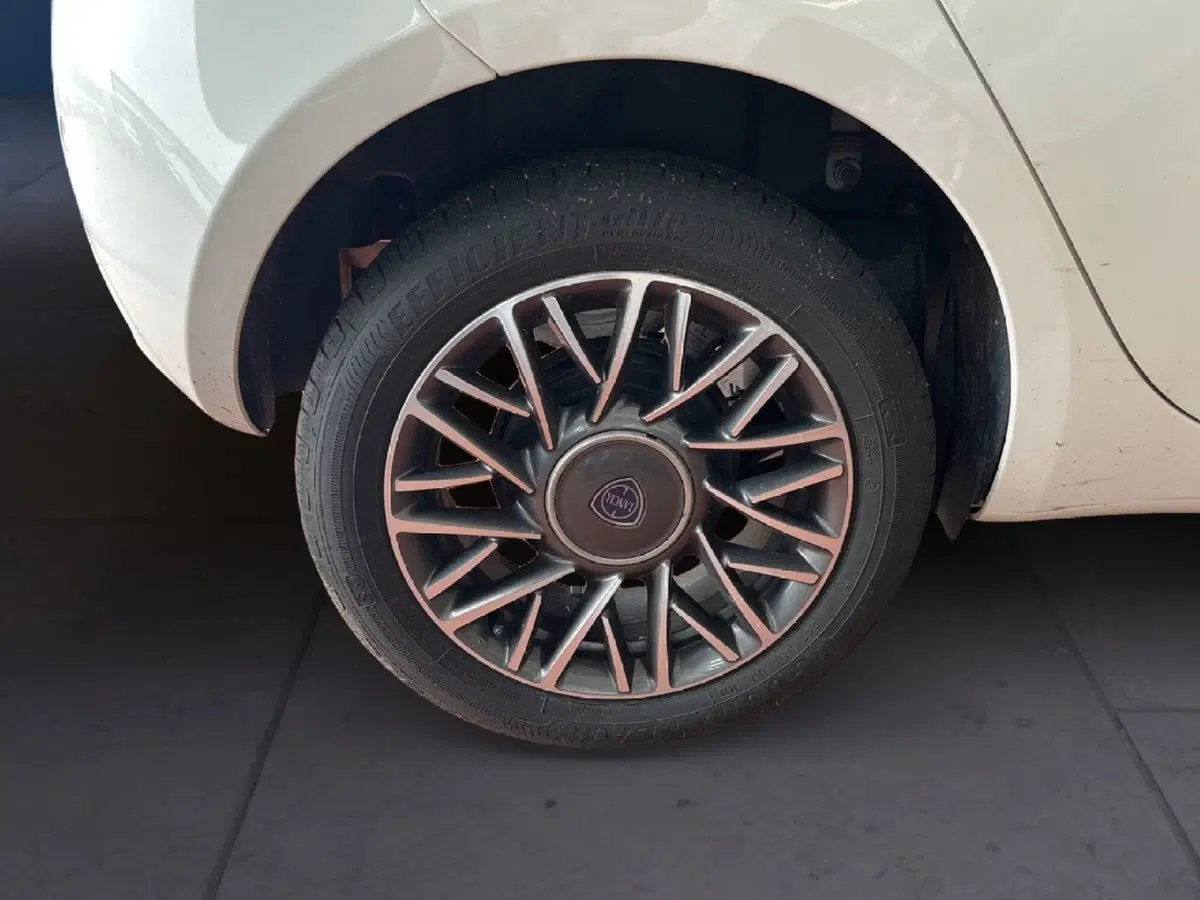 Lancia Ypsilon usata a Torino (7)