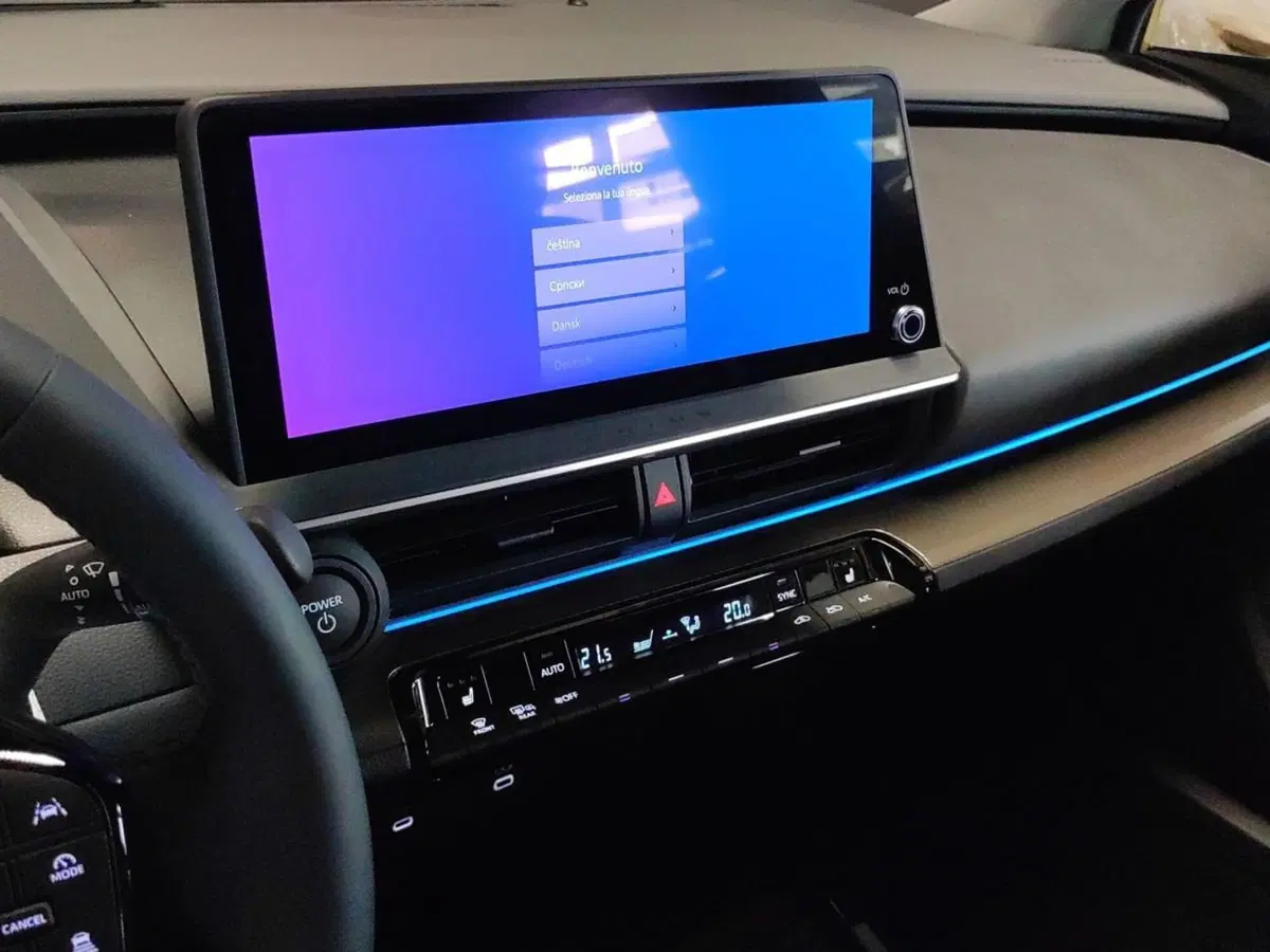 Toyota Prius nuova a Milano (10)
