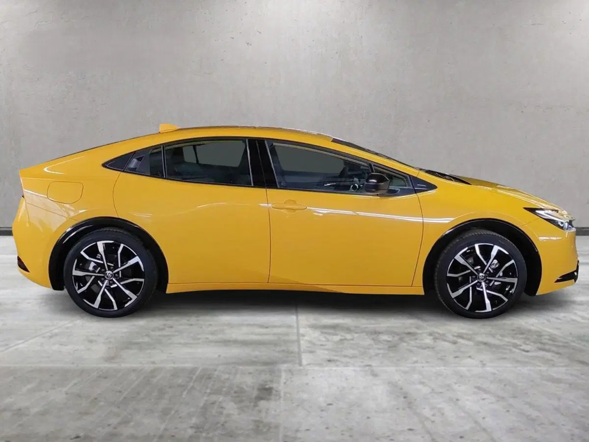Toyota Prius nuova a Milano (3)