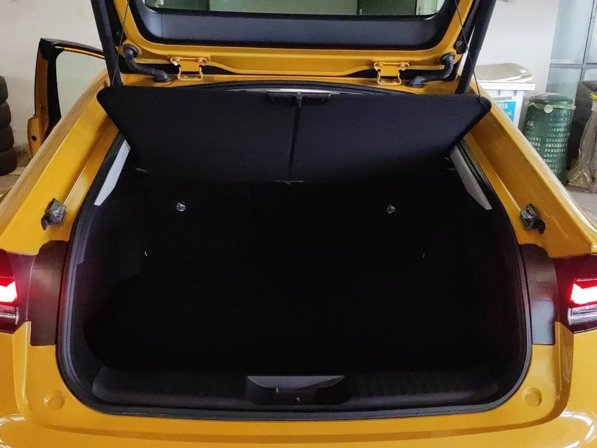 Toyota Prius nuova a Milano (6)