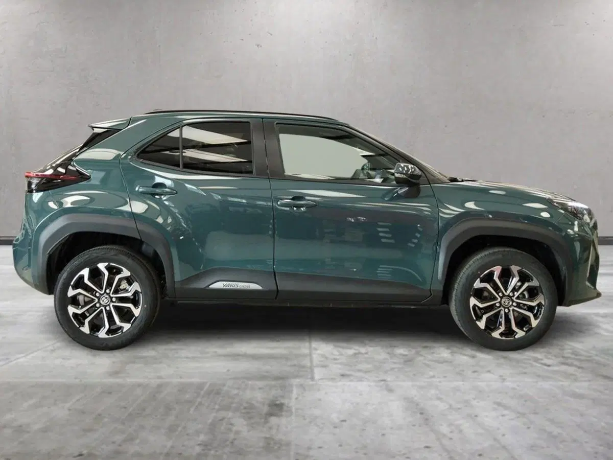 Toyota Yaris Cross nuova a Roma (4)