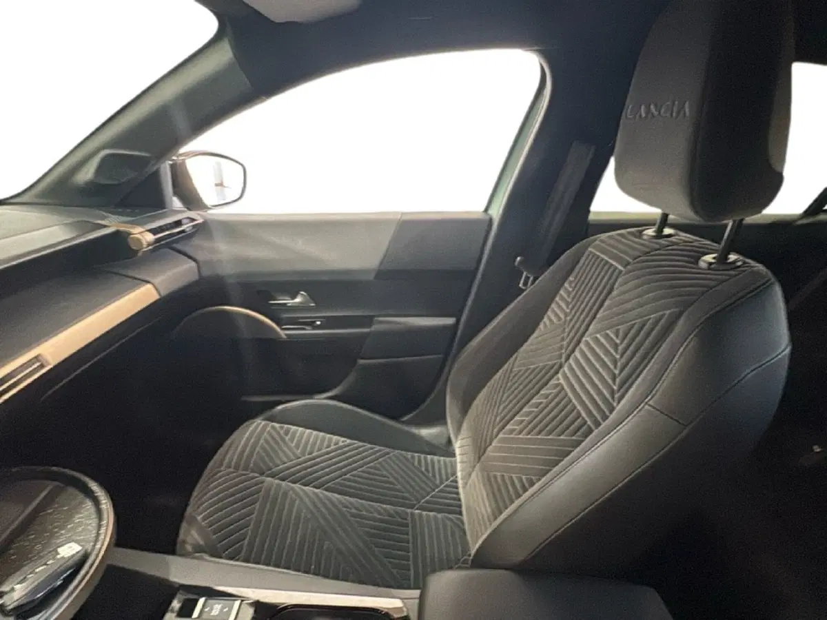 Lancia Ypsilon usata a Agrigento (17)