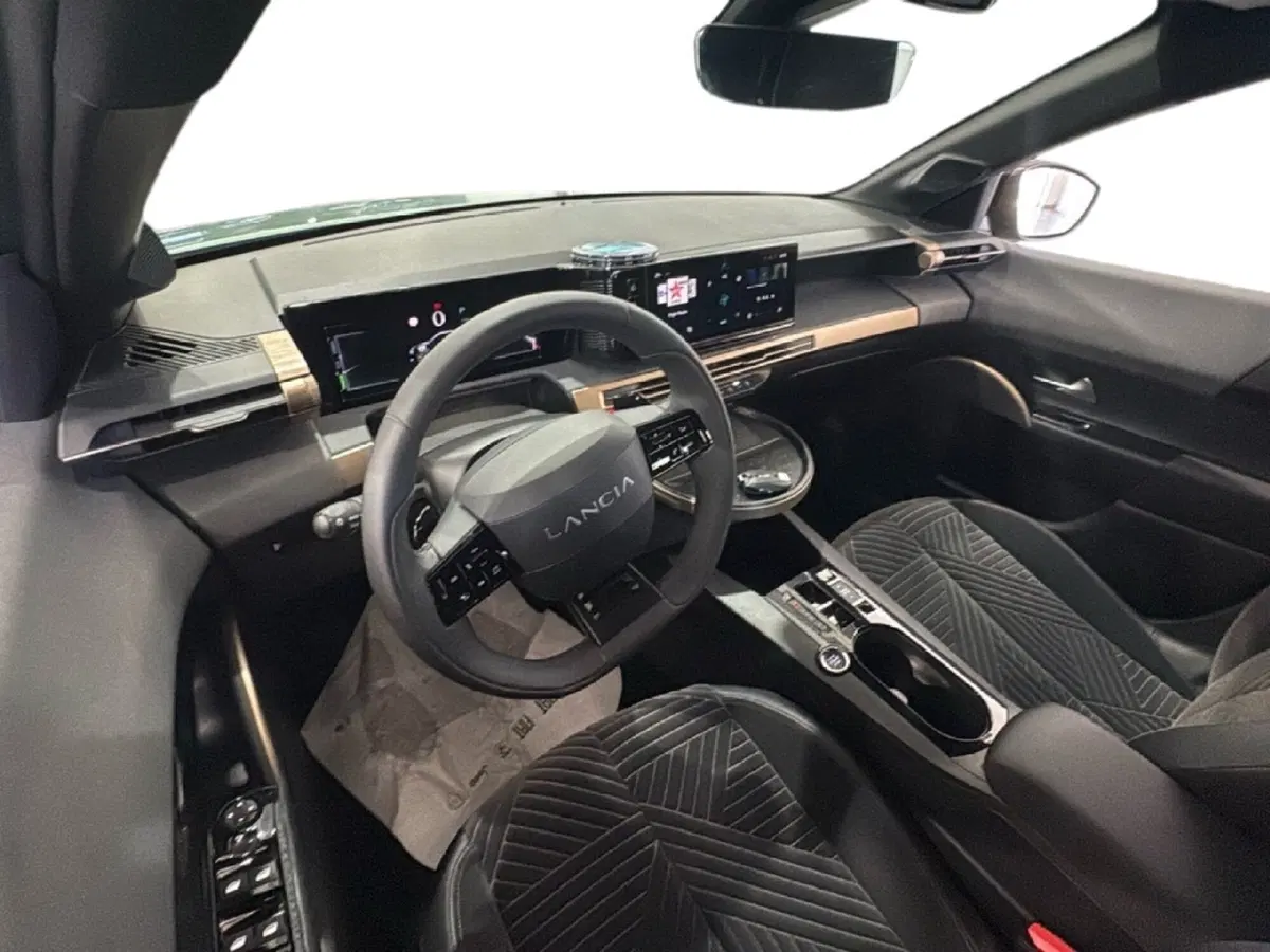 Lancia Ypsilon usata a Agrigento (18)