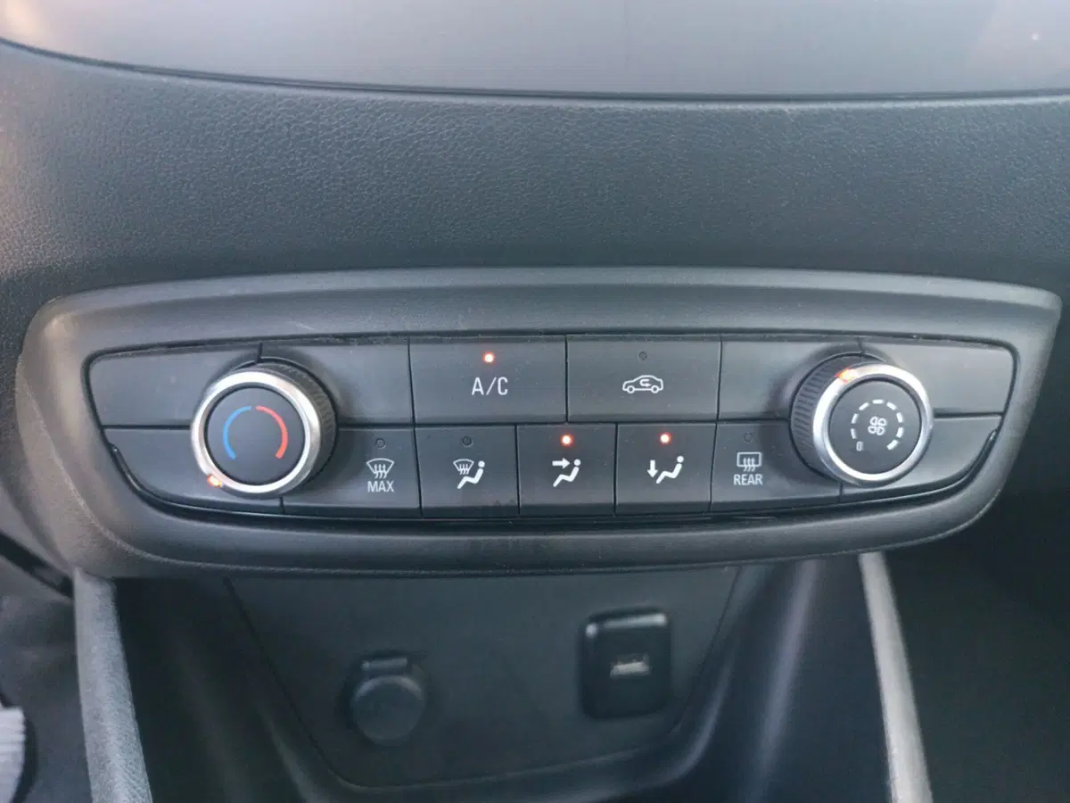Opel Crossland X usata a Forlì-Cesena (17)
