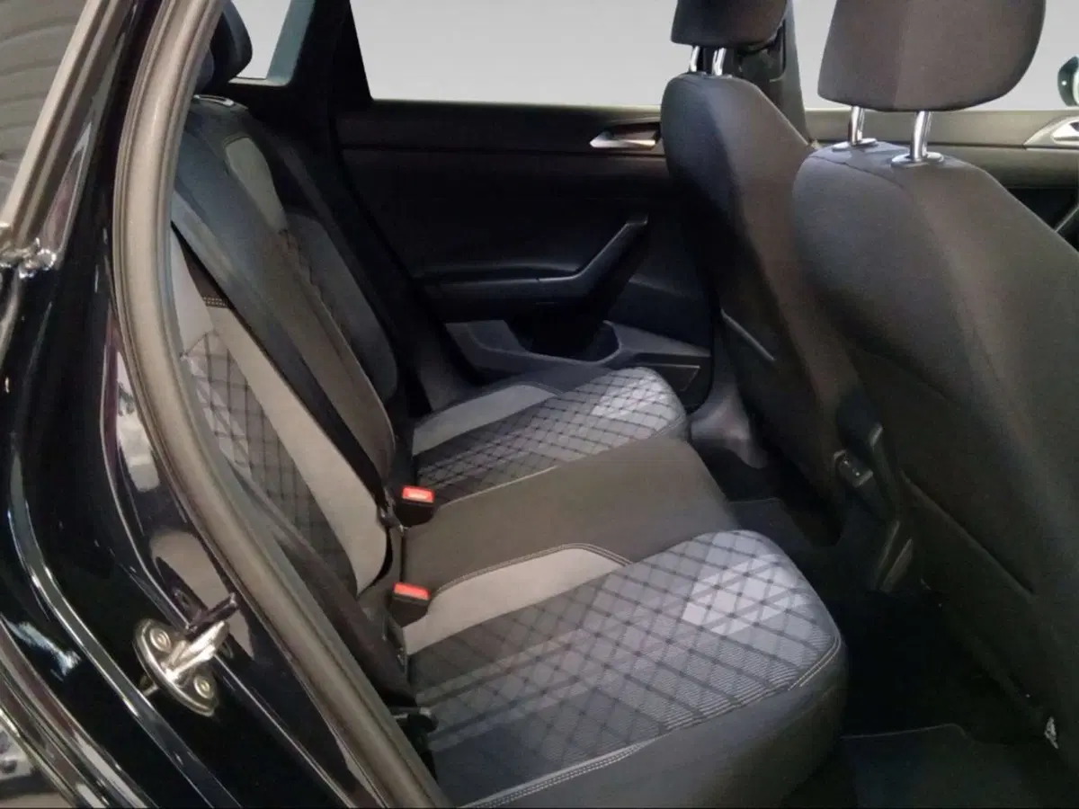Volkswagen Taigo usata a Livorno (15)