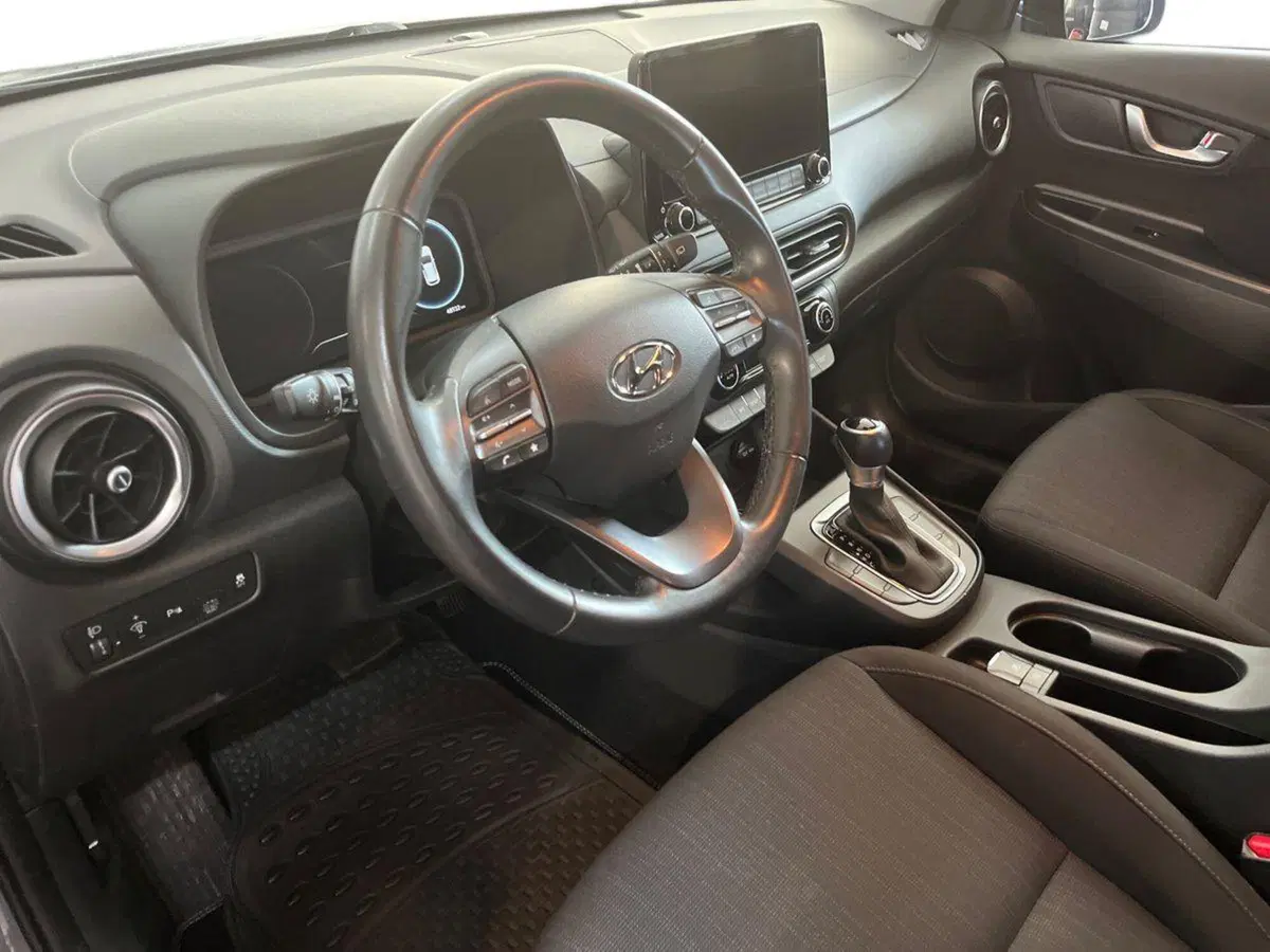 Hyundai Kona usata a Bari (7)