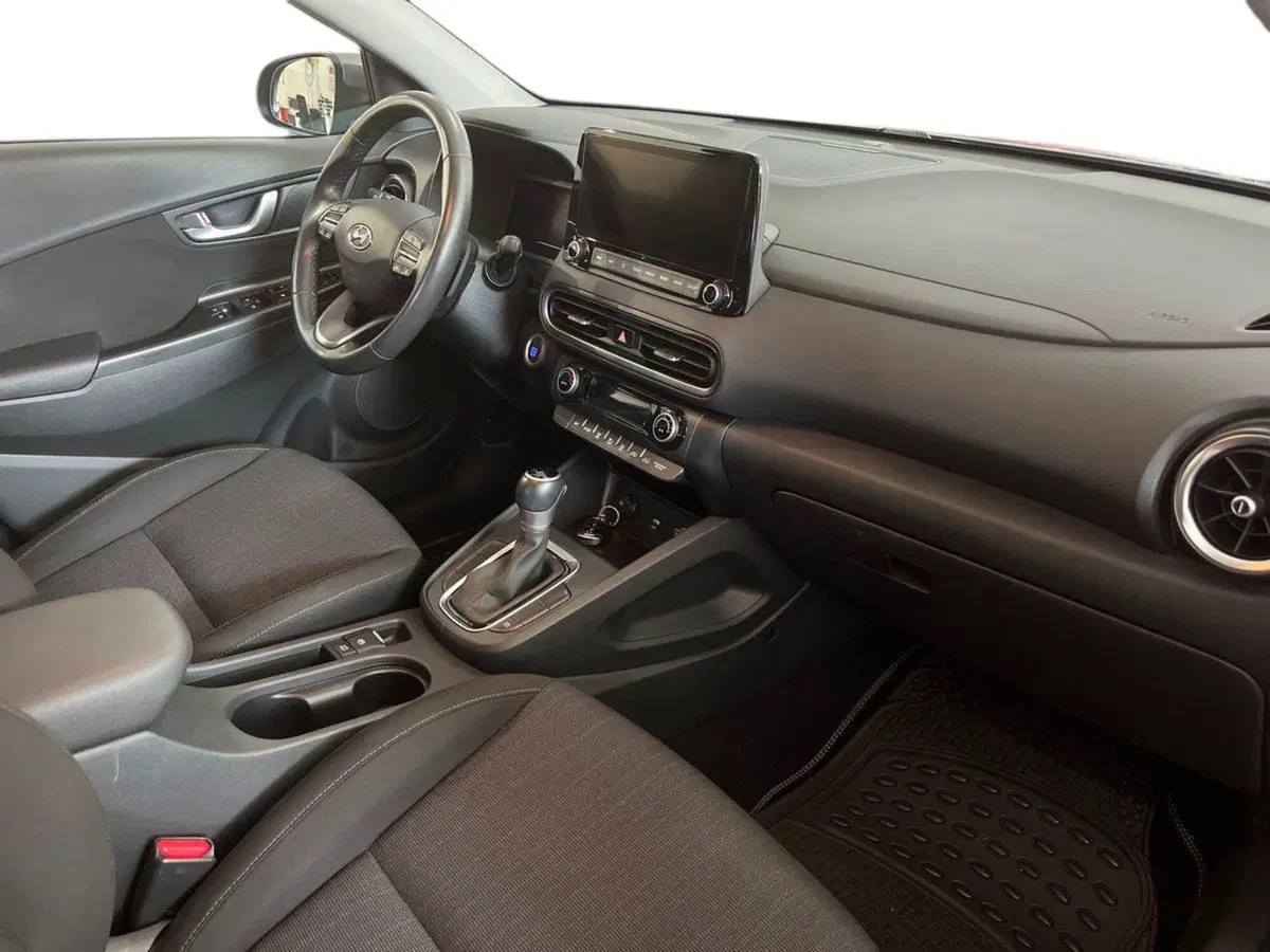 Hyundai Kona usata a Bari (9)