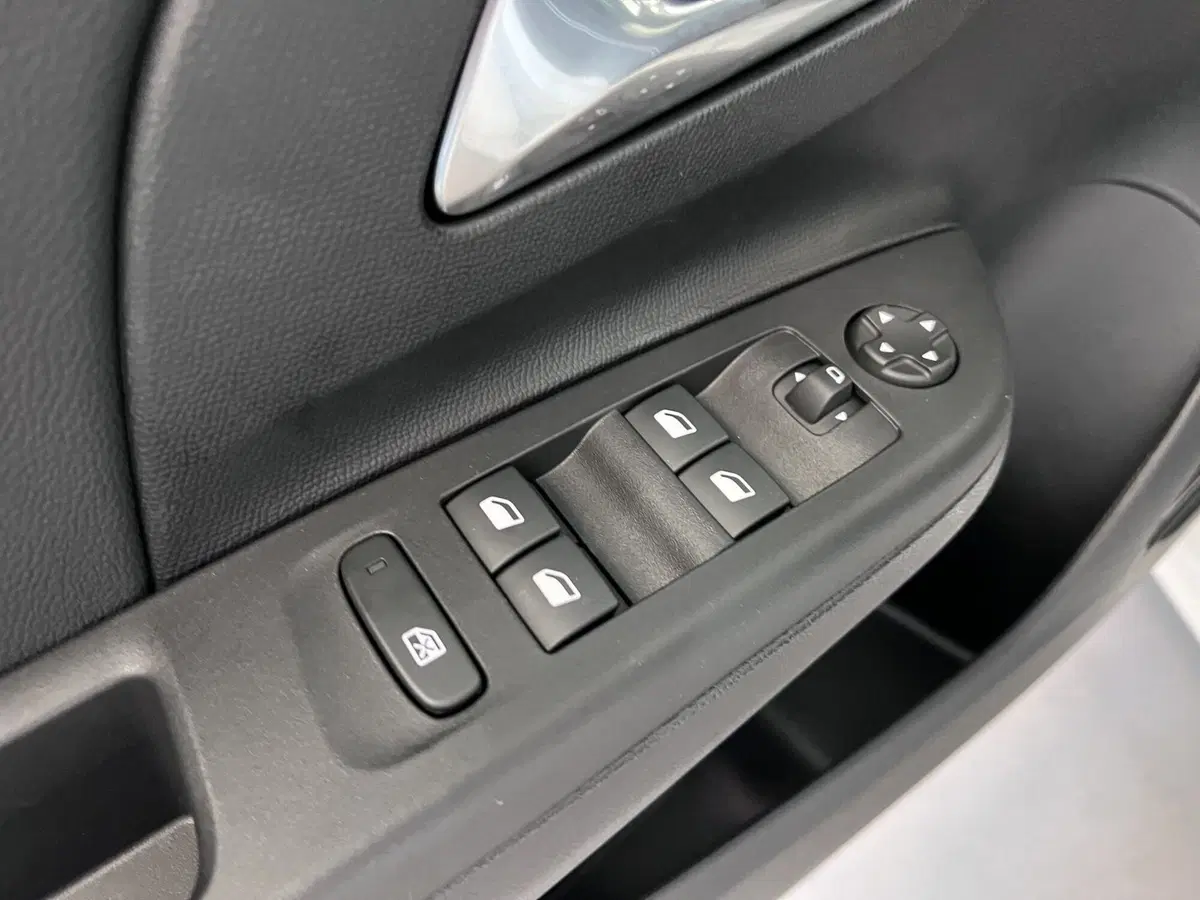 Opel Corsa nuova a Bari (13)