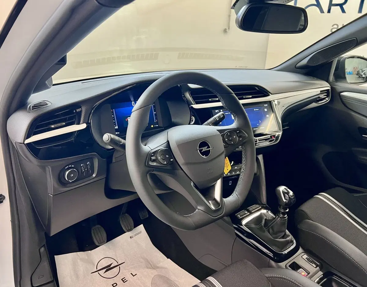 Opel Corsa nuova a Bari (14)