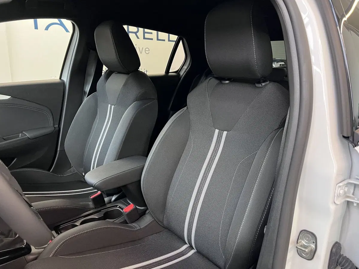 Opel Corsa nuova a Bari (15)