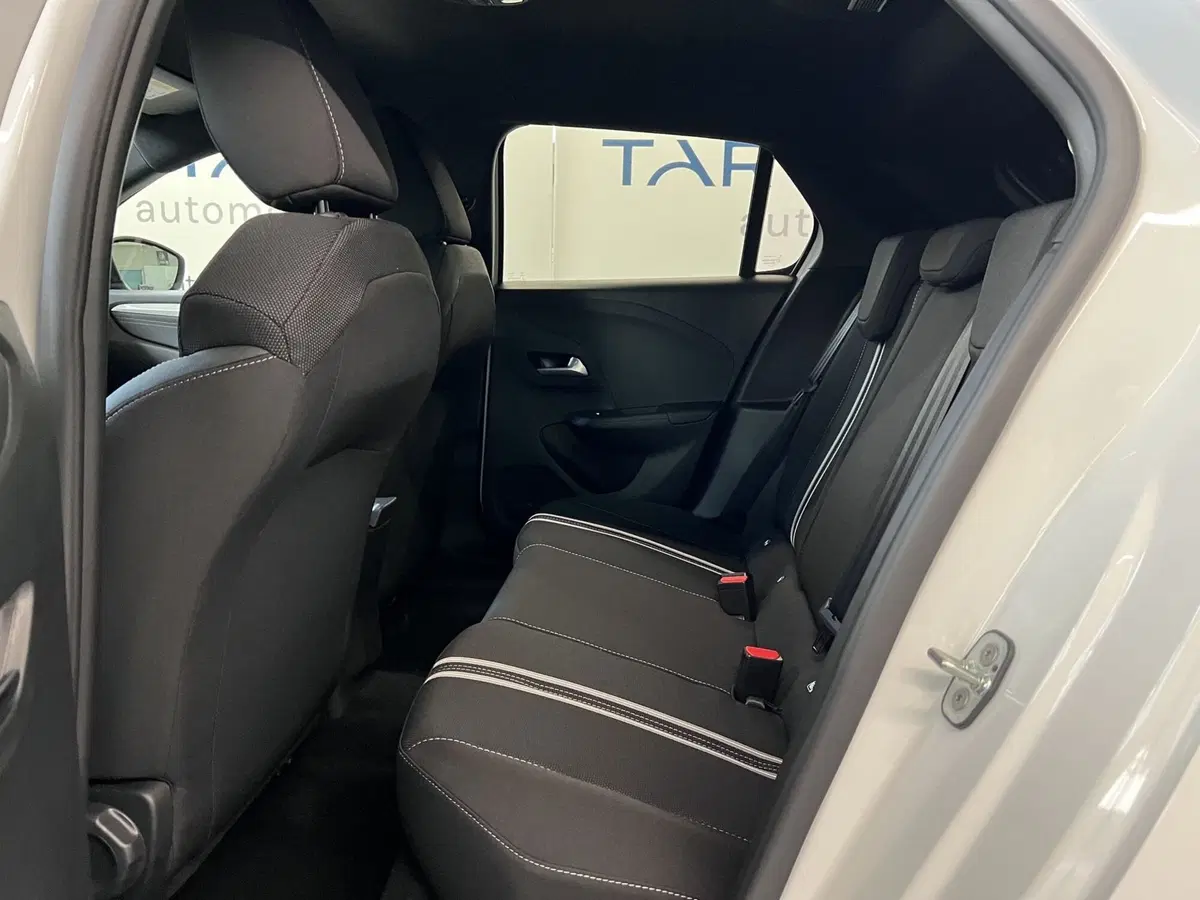 Opel Corsa nuova a Bari (17)