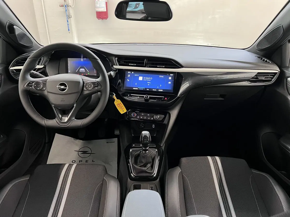 Opel Corsa nuova a Bari (18)
