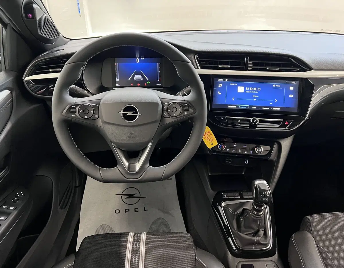 Opel Corsa nuova a Bari (19)