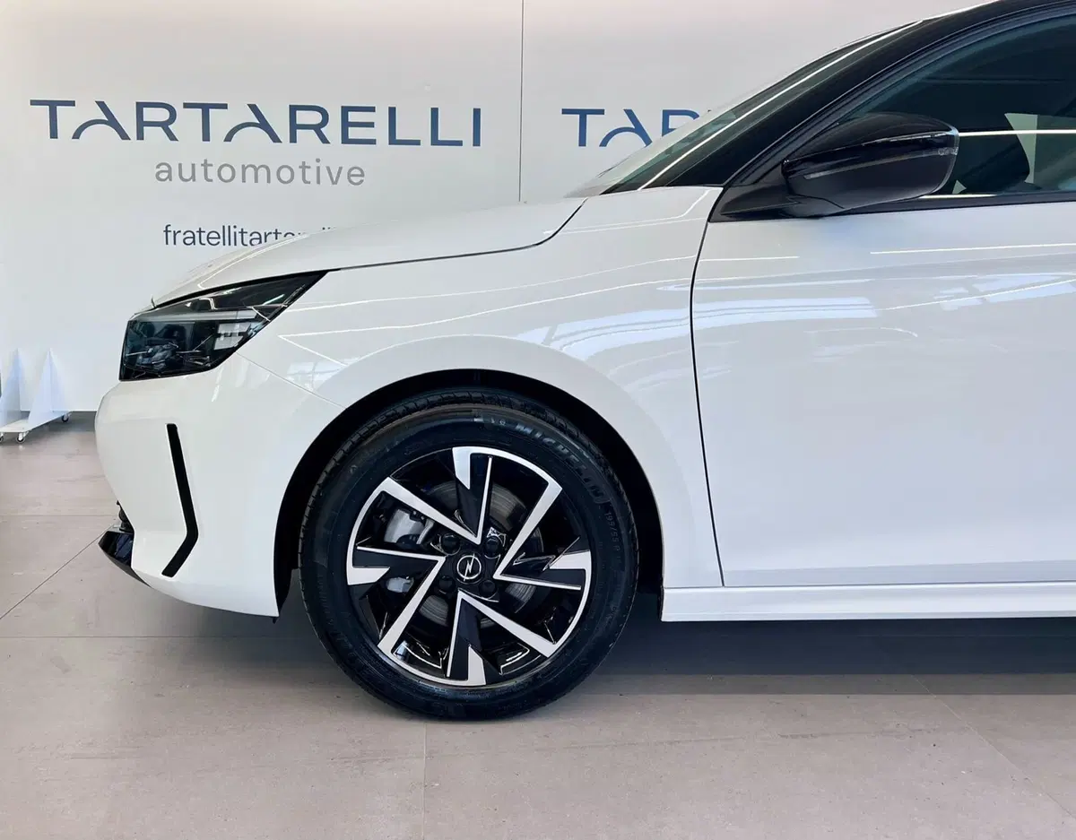 Opel Corsa nuova a Bari (5)
