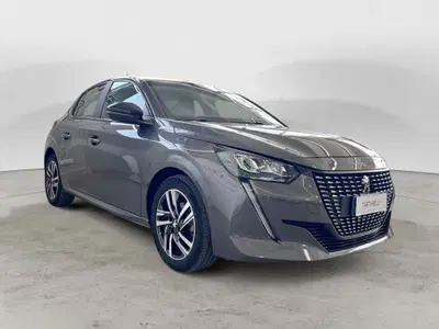Peugeot 208 PureTech 75 Stop&amp;Start 5 porte Active Pack del 2023 usata a Monopoli