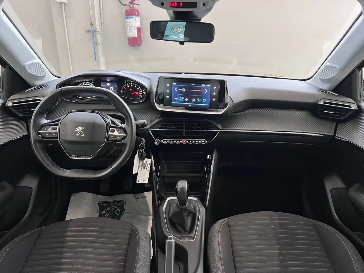 Peugeot 208 usata a Bari (17)