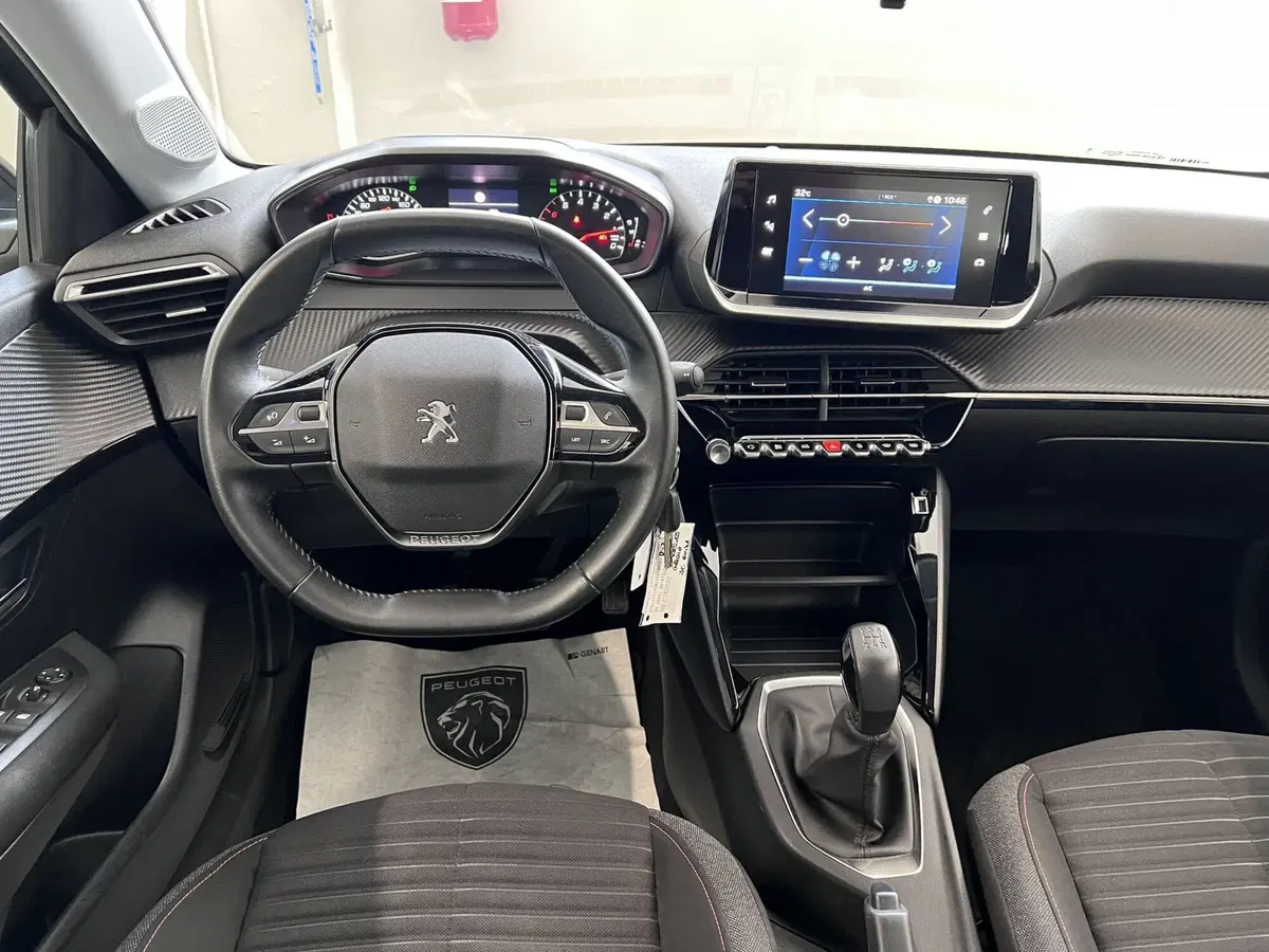 Peugeot 208 usata a Bari (18)